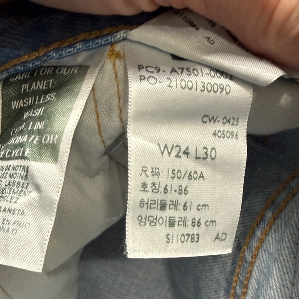 Levi's Light Blue 501 Original Jeans - Picture 4 of 10